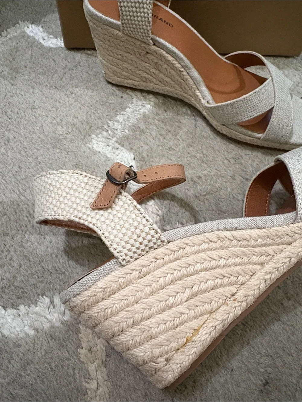Lucky brand LK-MAEYLEE natural platinum metallic linen wedge heel size 8.5 M